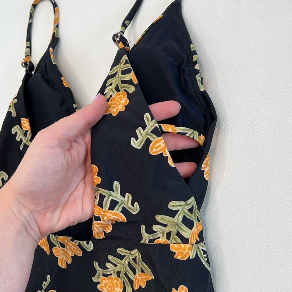 NWT VIX Madalena one piece swimsuit black orange floral size medium - Picture 7 of 13